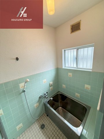 バス・シャワールーム　落ち着いた空間のお風呂です