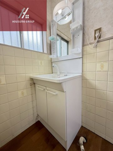 洗面設備　使いやすい独立洗面台です