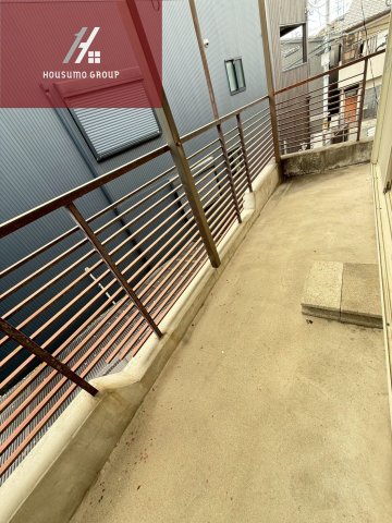 バルコニー　バルコニーからの眺めを楽しみながら食事をしませんか