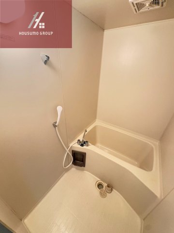 バス・シャワールーム　落ち着いた空間のお風呂です