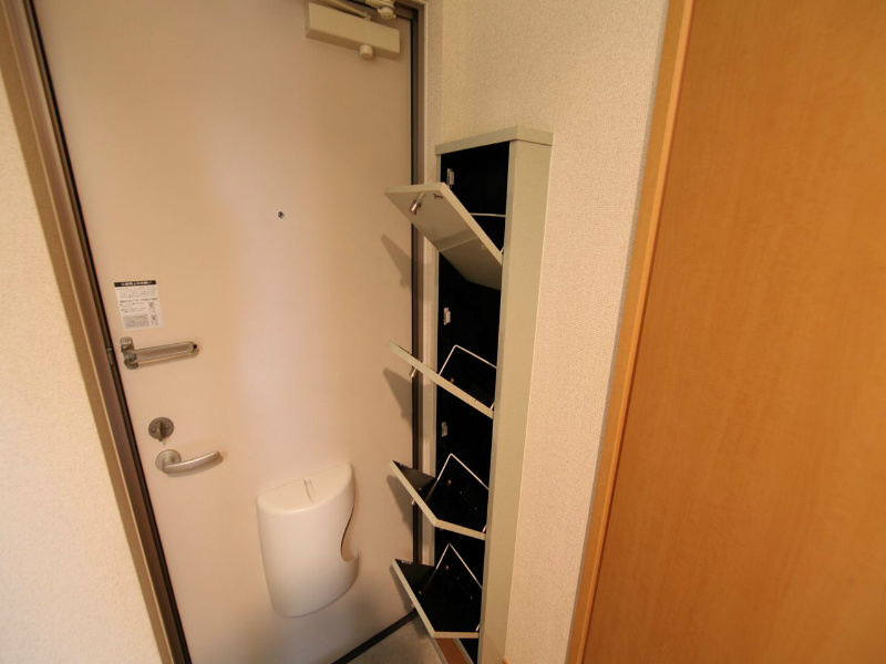 玄関　玄関　シューズボックス付（収納充実してます）