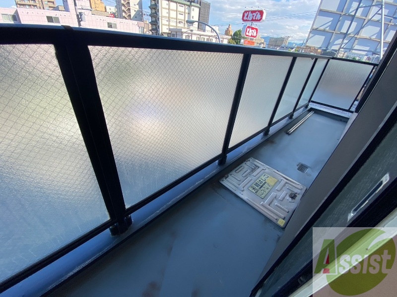 バルコニー　バルコニーです。洗濯物を干すもよし、一息つくもよしですね。