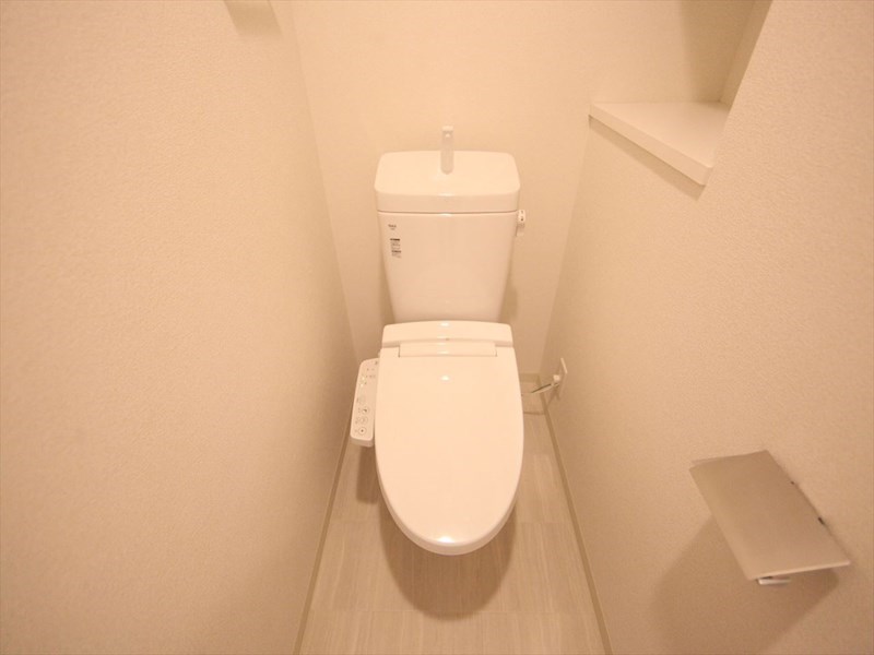 トイレ　温水洗浄暖房便座付トイレ