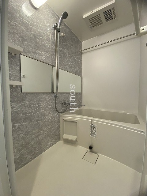 バス・シャワールーム　浴室乾燥機付きのお風呂