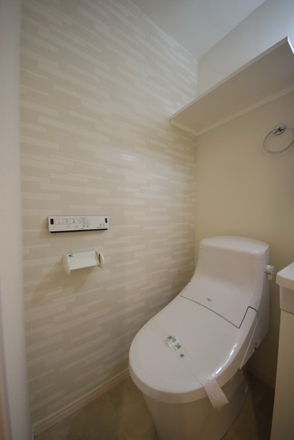 トイレ　～寒い冬は暖かい便座にずっと座っています～