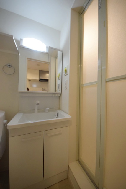 洗面設備　～今日は大事な日だからしっかりお化粧しなきゃ！！～