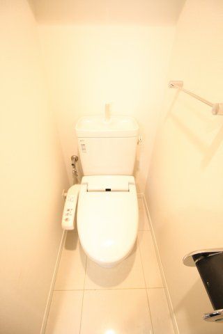 トイレ　（別タイプ参考写真）コンシェリア駒込ＥＡＳＴ　北区中里1