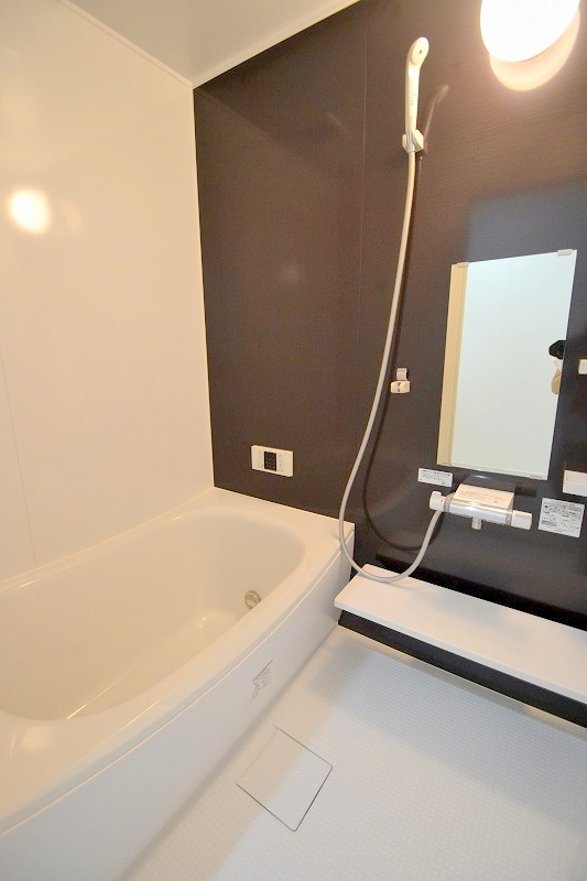 バス・シャワールーム　お問合せはシティホーム海田センター　082-821-2227