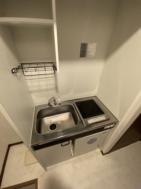 キッチン　コンパクトながら実用性に優れたシステムキッチン。