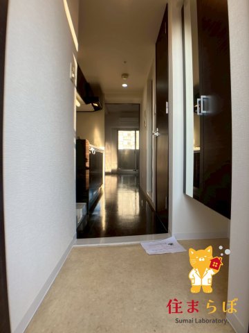 玄関　「気になったら、LINEで気軽に相談できますよ。」