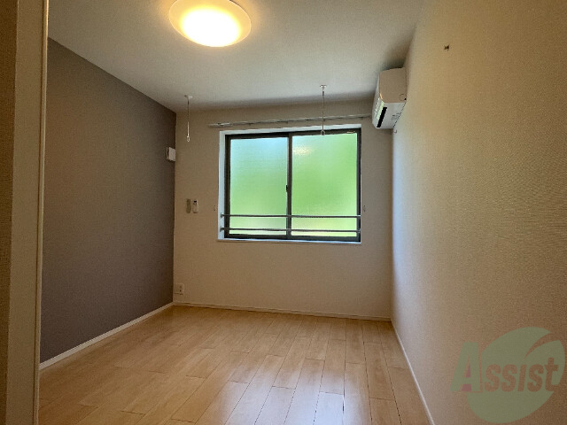 その他部屋・スペース　ベッドを置いても広々使えそうな寝室スペースですね。