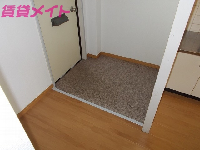 玄関　同タイプの部屋写真です