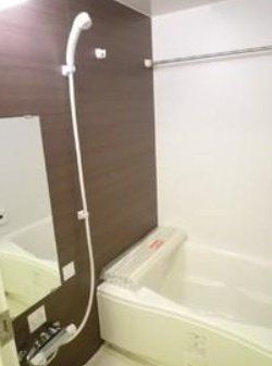 バス・シャワールーム　落ち着いた空間のお風呂です