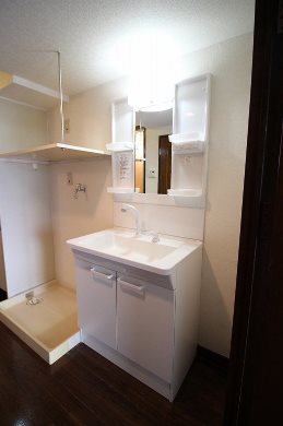 洗面設備　同型参考写真