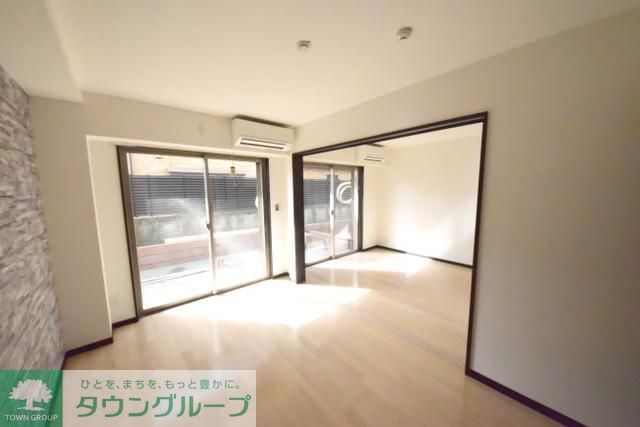 居室・リビング　別角度です