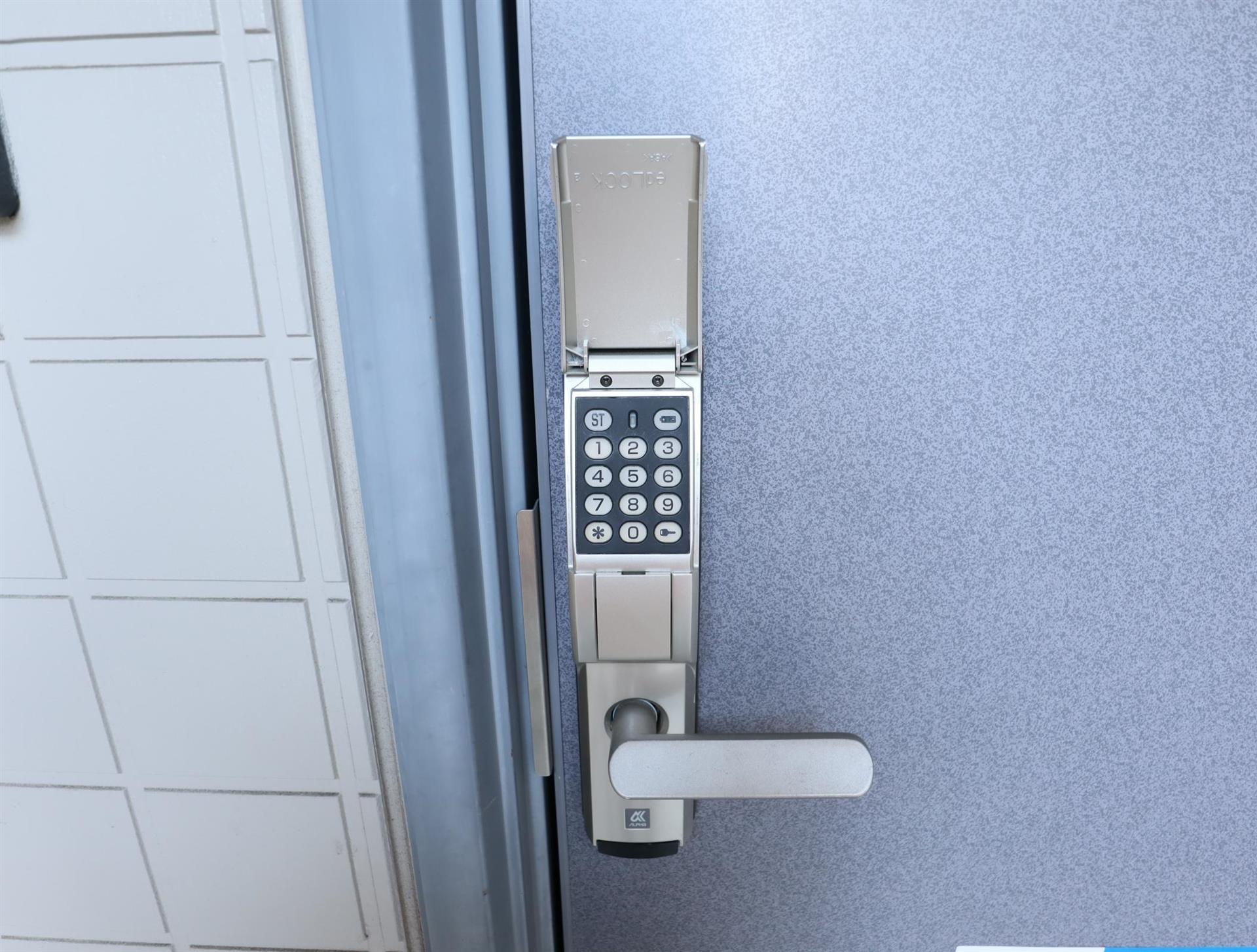 玄関　デジタルロックキー