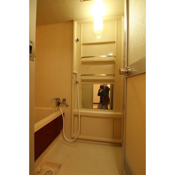 バス・シャワールーム　掲載写真は同型モデルを掲載しており実際のお部屋と仕様等が異な