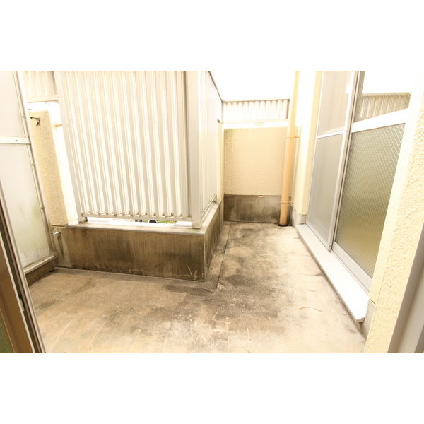 バルコニー　掲載写真は同型モデルを掲載しており実際のお部屋と仕様等が異な