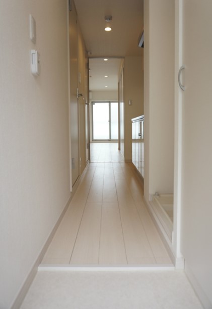 玄関　※同物件・同タイプの写真です。