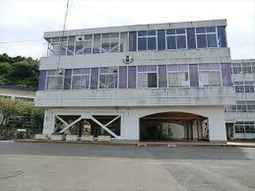 中学校　鎌倉市立岩瀬中学校（中学校）まで350m