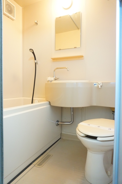 バス・シャワールーム　お掃除しやすい！洗面台付き３点ユニットです☆