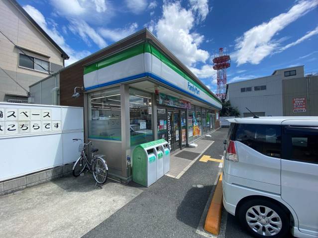 コンビニ　ファミリーマート箱殿町店（コンビニ）まで355m