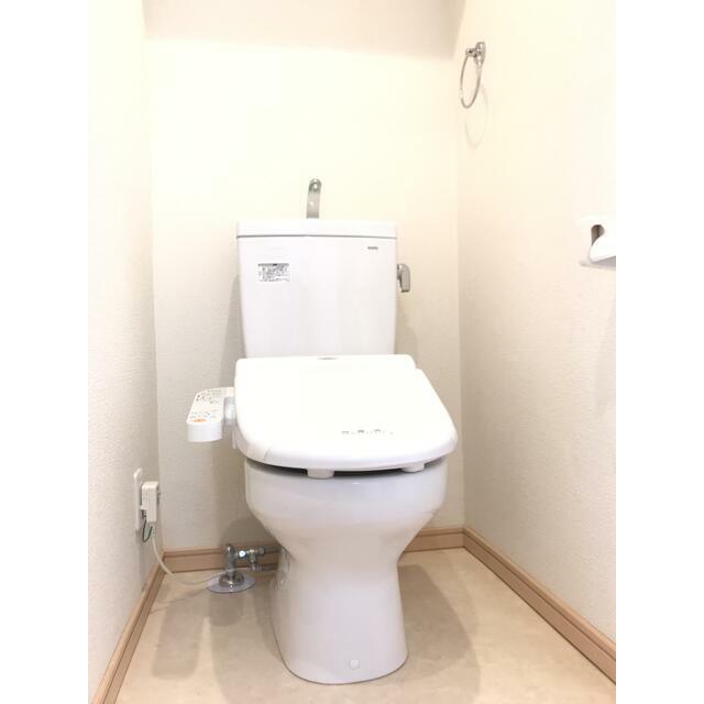 トイレ　温水洗浄付便座