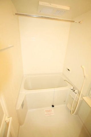 バス・シャワールーム　落ち着いた空間のお風呂です