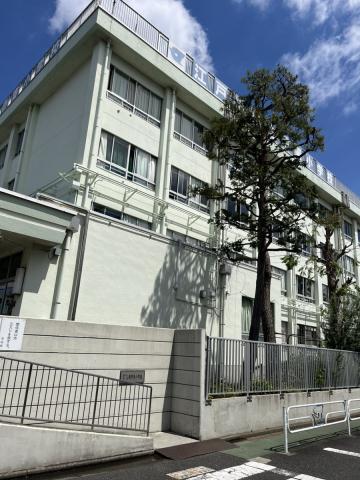 小学校　鹿骨東小学校（小学校）まで388m