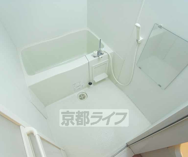 バス・シャワールーム　清潔間のあるバスルームです。