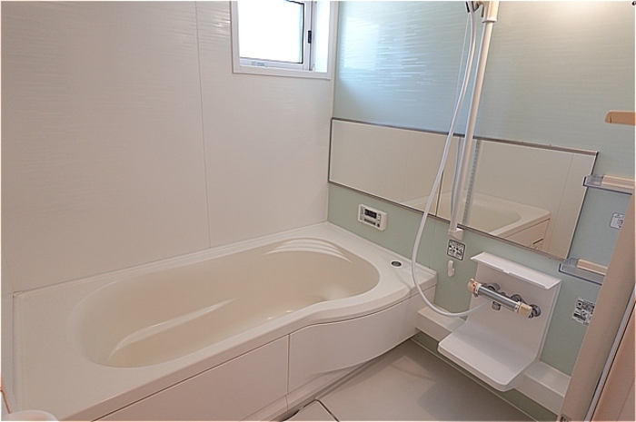 バス・シャワールーム　換気暖房乾燥機付き浴室