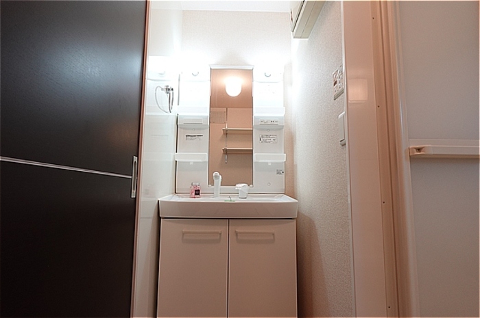 洗面設備　洗髪洗面化粧台