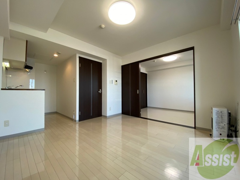 居室・リビング　広くてキレイなお部屋が広がっていて、充実した生活が送れそう。