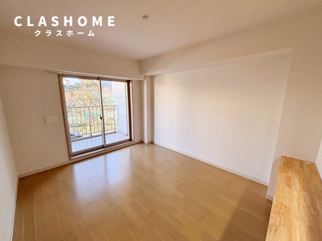 居室・リビング　同物件の別部屋になります。