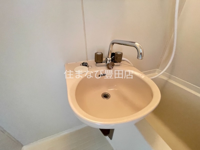 洗面設備　同型写真