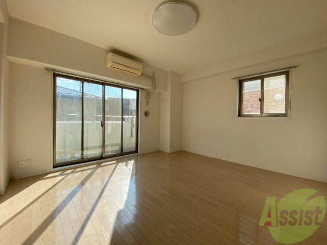 居室・リビング　綺麗なリビングです。家具を何を置くか迷いますね！