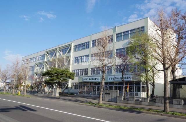 小学校　栄東小学校（小学校）まで637m