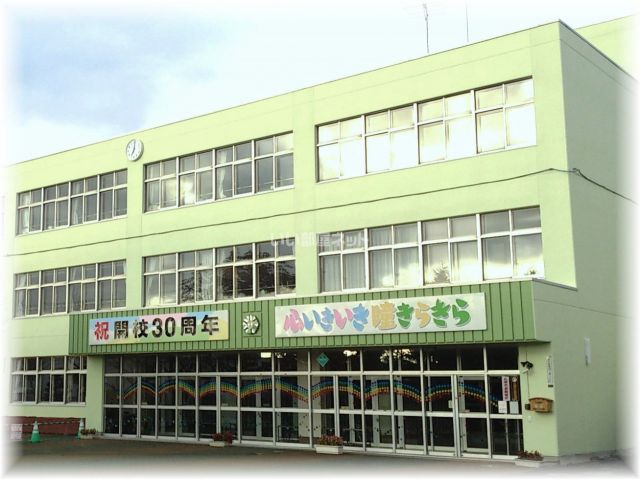 小学校　栄緑小学校（小学校）まで1458m