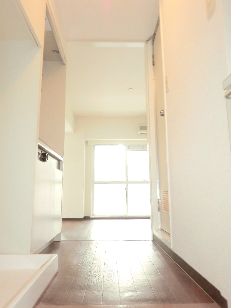 玄関　※別部屋参考写真