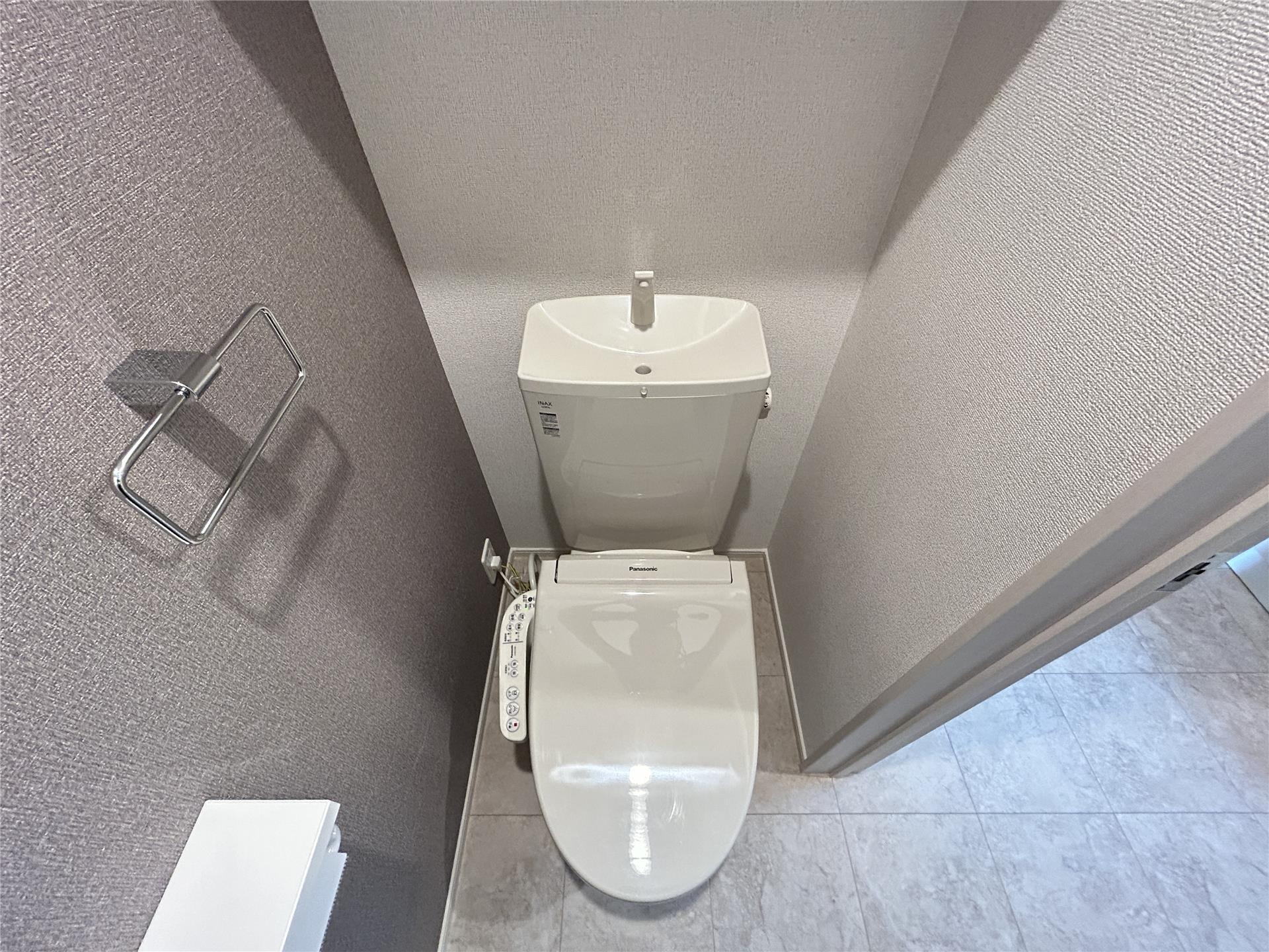 トイレ　温水洗浄暖房便座付トイレ