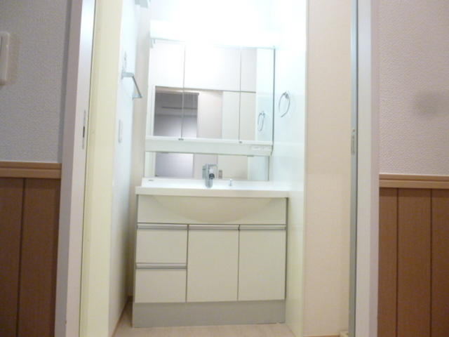 洗面設備　綺麗な洗髪洗面化粧台です