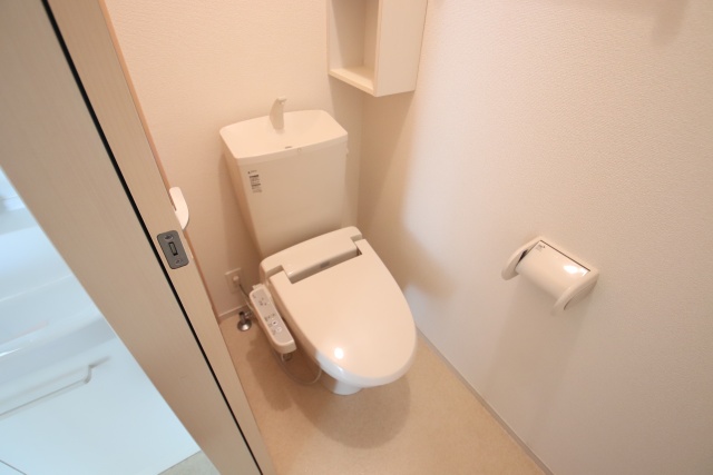 トイレ　※別室の参考写真の為、現況優先です。