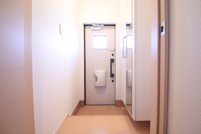 玄関　※別室の参考写真の為、現況優先です。