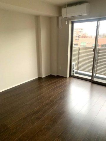 居室・リビング　☆明るい洋室☆