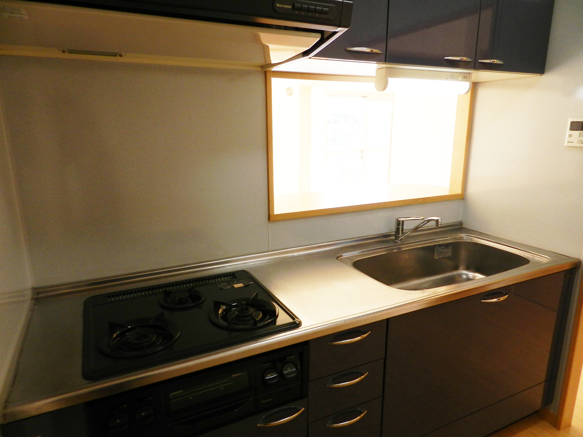 キッチン　グリル付3口コンロのシステムキッチン