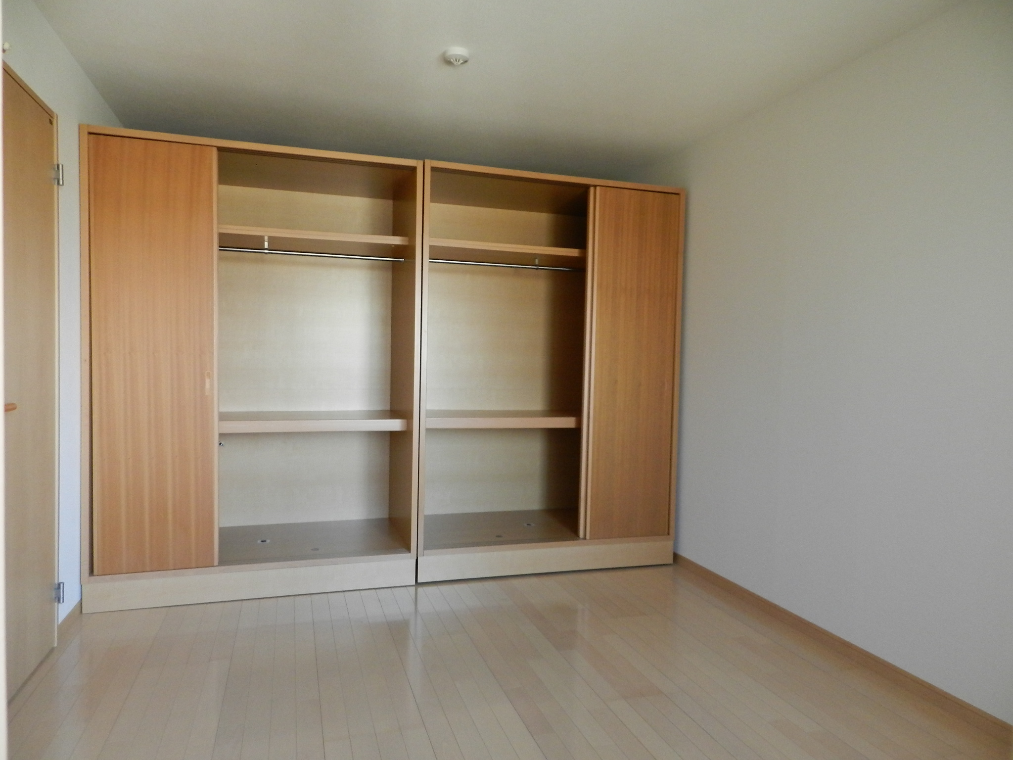 収納　北側洋室　可動収納有り