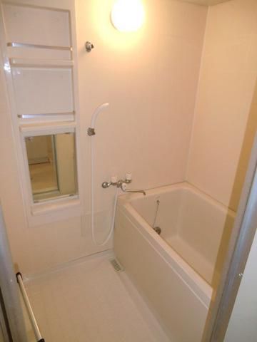 バス・シャワールーム　追い焚き付きの浴室