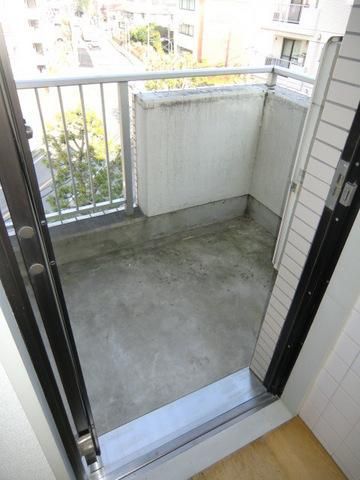 バルコニー　キッチン側の２面バルコニー部分です