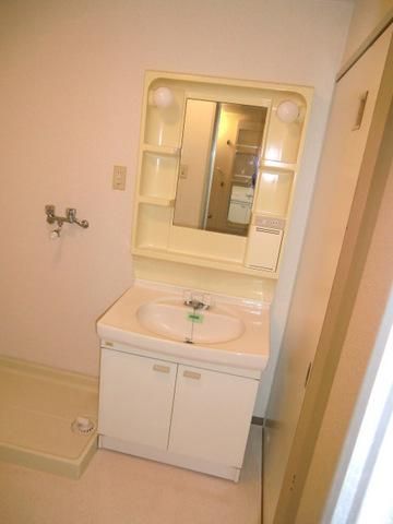 洗面設備　便利な独立洗面を脱衣場に設置