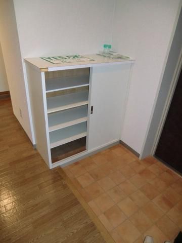 玄関　玄関収納には余裕があります